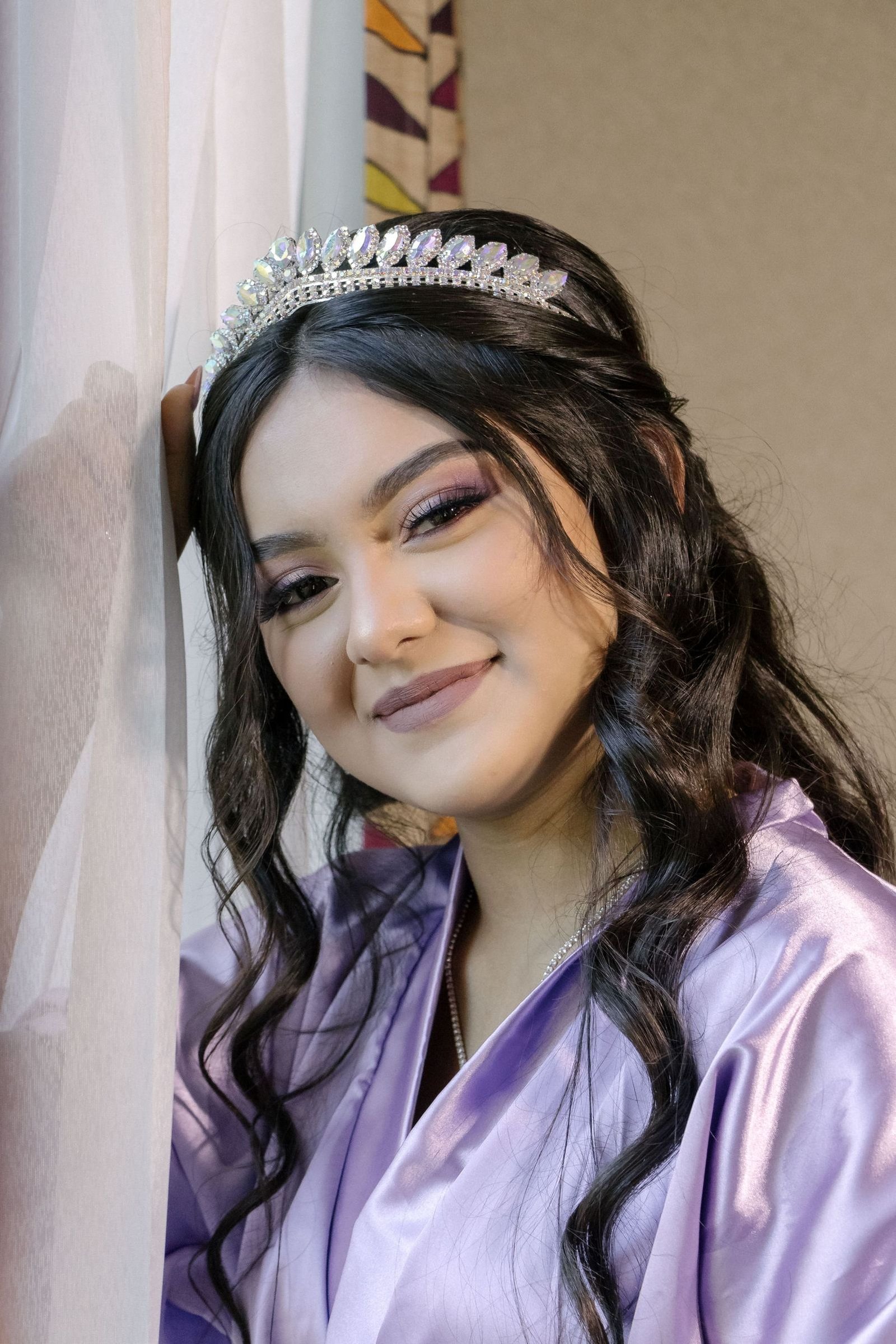 Retrato cercano de quinceañera con vestido lavanda